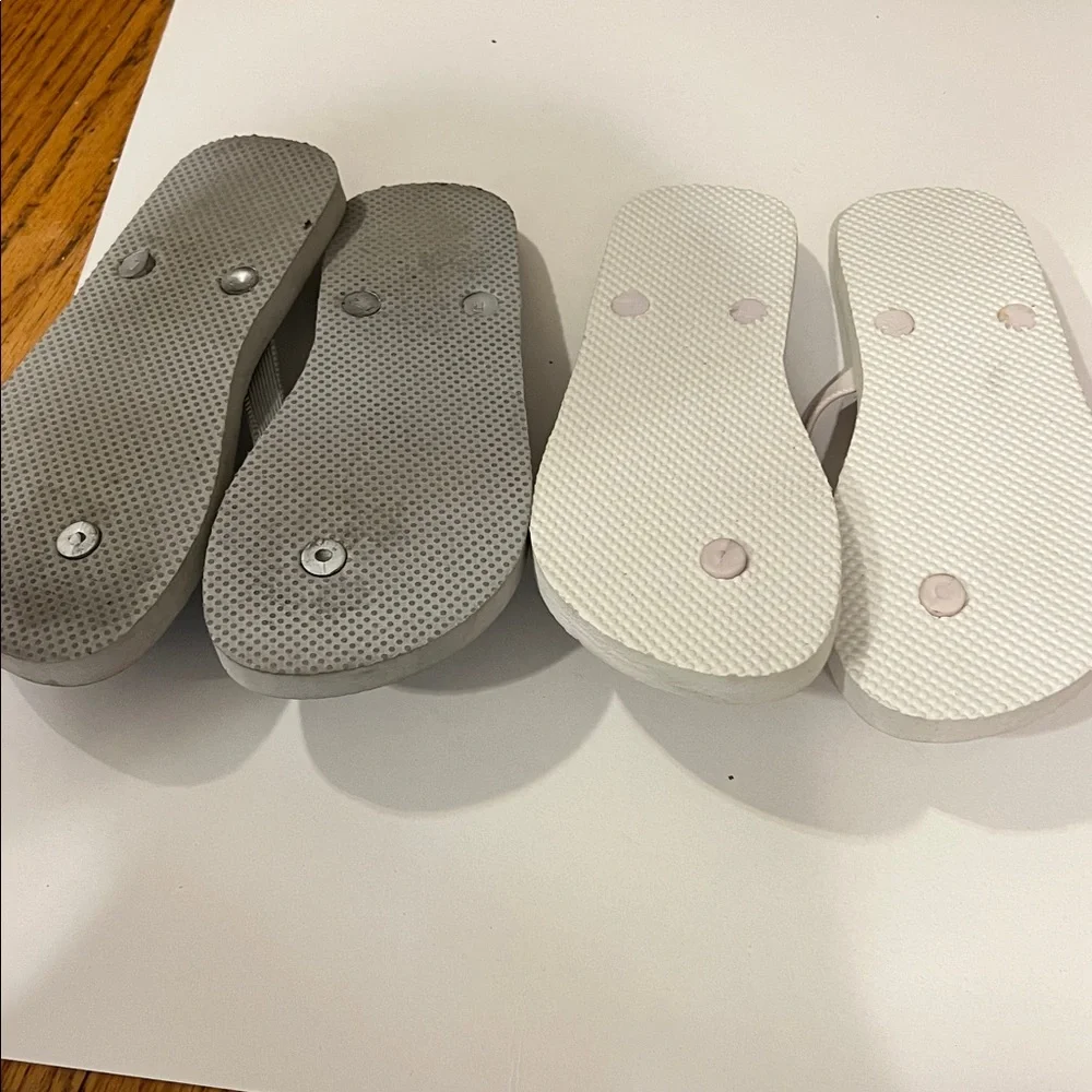 Old Navy Gray and White Flip Flops Duo